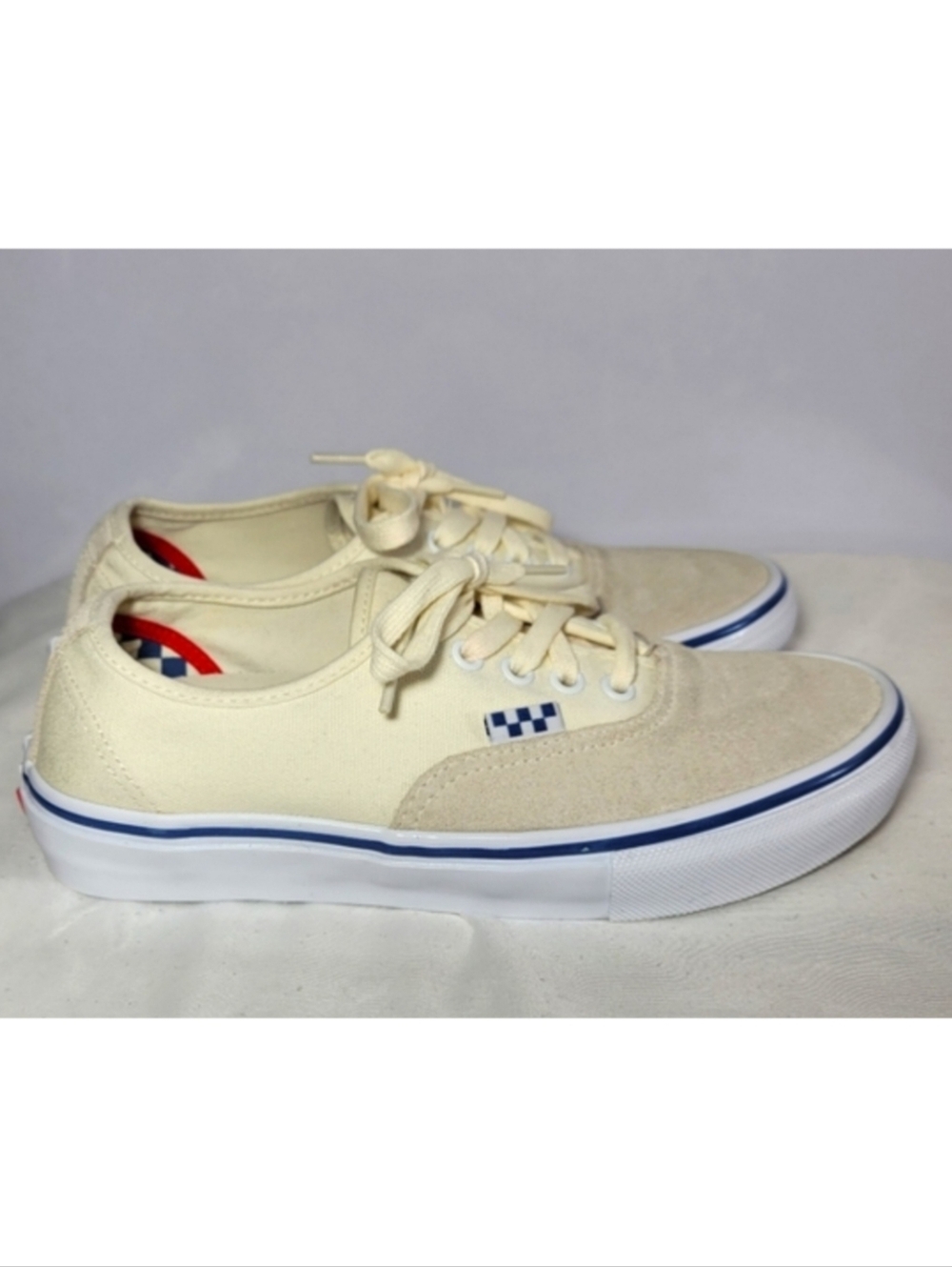Vans Authentic Unisex Sneakers Size 6.5 Men & Size 8 in Women.